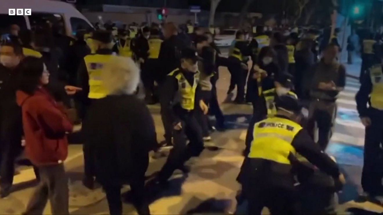 A kínai hatóságok kemény fellépéssel próbálják elfojtani az elégedetlenséget •  Fotó: Videófelvétel