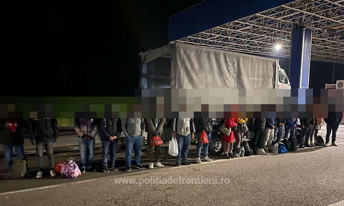 Illegális migráció. Nagyon sok külföldi legálisan érkezik Romániába, majd lebukik, miközben jobb kereset reményében megpróbál nyugatabbra távozni •  Fotó: politiadefrontiera.ro
