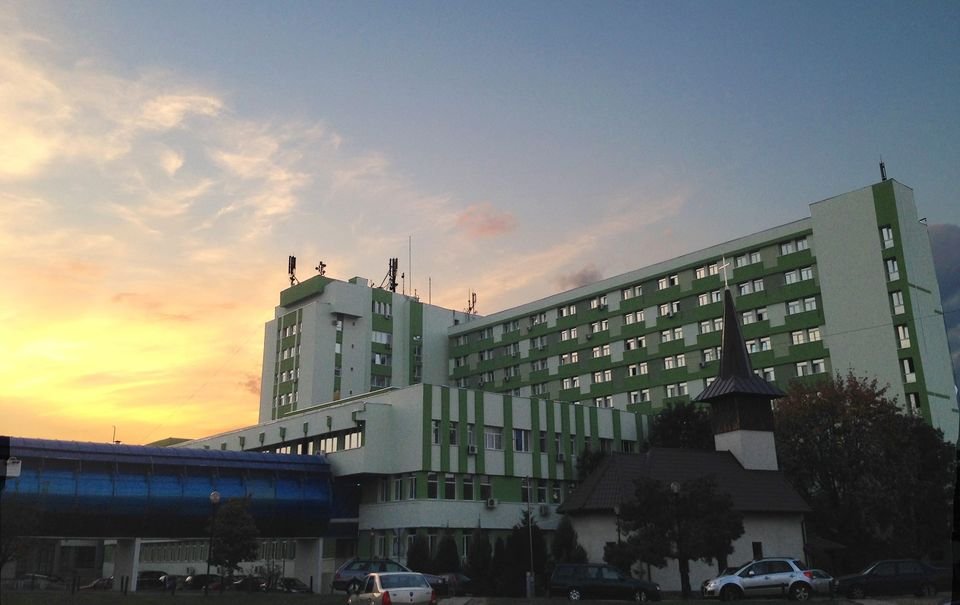 A súlyosan bántalmazott buszsofőr még a temesvári kórházban lábadozik •  Fotó: Facebook/Spitalul Clinic Judetean de Urgenta Timisoara