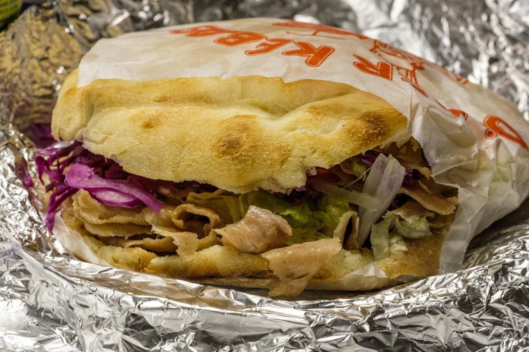 A döner megelőzte a currywurstot a németek kedvenc gyorsételeinek toplistáján