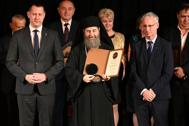 Kitüntette a magyar kormány a magyarországi ortodox püspököt