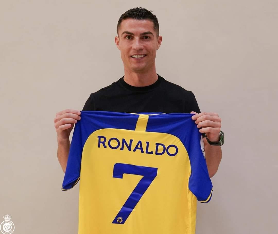 Kék-sárga mezt ölt a portugál csatár •  Fotó: Cristiano Ronaldo/Facebook