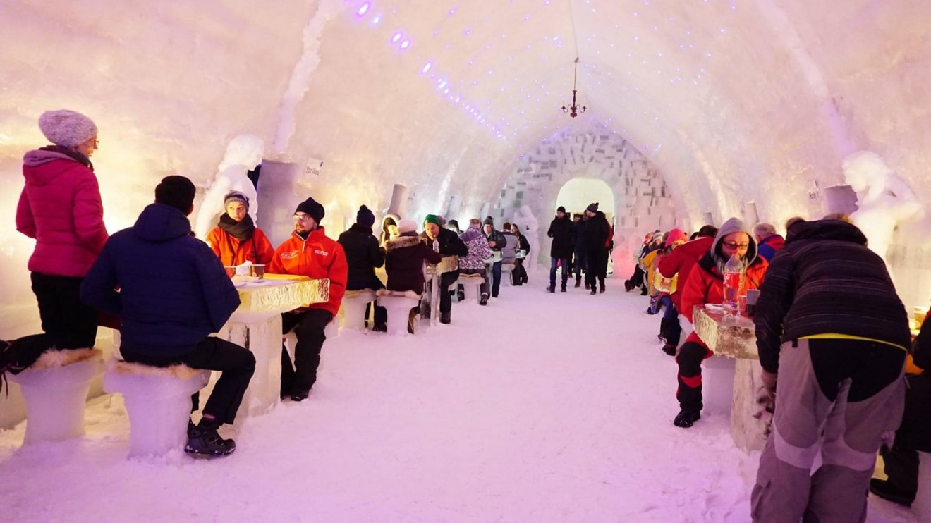 A külföldi és hazai turisták körében népszerű létesítményben étterem és bár is várja a vendégeket •  Fotó: Hotel Of Ice Romania/Facebook
