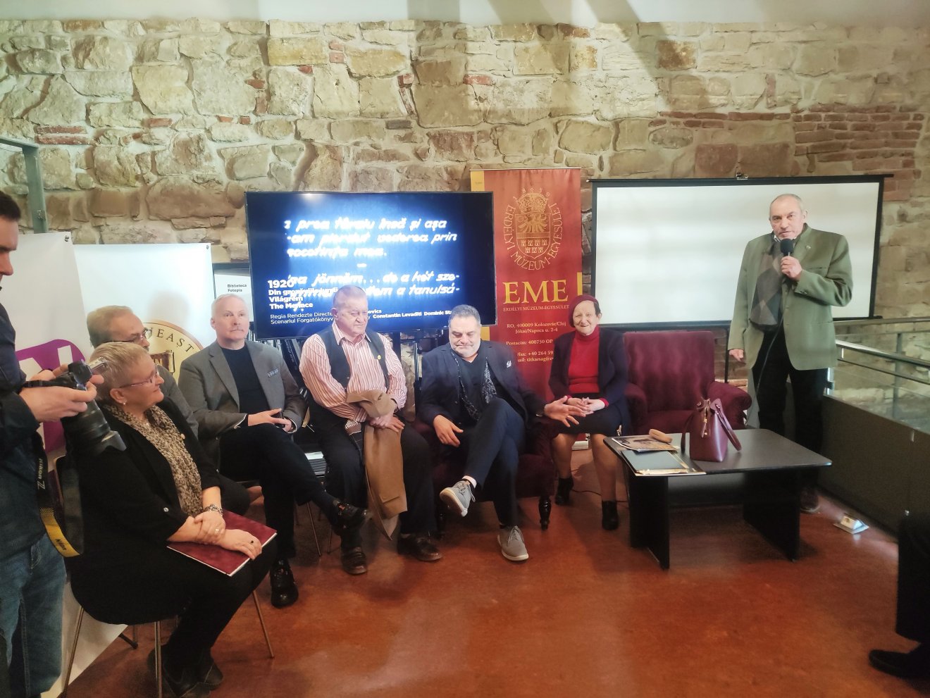 Xantus Gábor (jobbra, mikrofonnal) szerint a múzeum egy retrospektív tárlat folytatása, az az iránti érdeklődés bizonyította, hogy helye van a kincses városban •  Fotó: Tóth Gödri Iringó