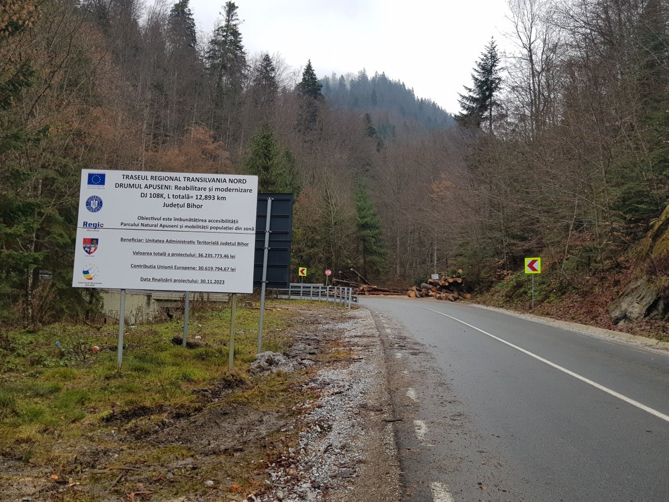Az uniós forrásokból korszerűsített szigethegységi út bihari szakasza most, a Kolozs megyei már a tavasszal elkészült •  Fotó: Rostás Szabolcs