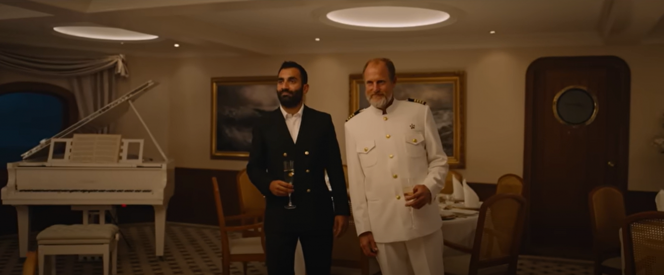 Ruben Östlund A szomorúság háromszöge című, a szupergazdag elitet kritizáló szatírája az idei Oscar-díjra is esélyes a legjobb eredeti forgatókönyv és rendezés kategóriában •  Fotó: Képernyőmentés