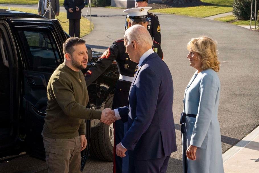 Zelenszkij a háború kitörése óta először hagyta el Ukrajna területét, a Fehér Házban Jo Biden amerikai elnök fogadta •  Fotó: Videófelvétel