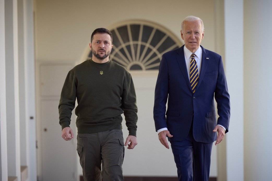 Mehet. Volodimir Zelenszkij ukrán és Joe Biden amerikai elnök •  Fotó: Ukrán elnöki hivatal