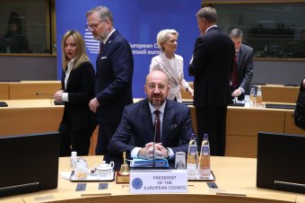 Az EU 1 millió darab lőszert küldene Ukrajnának, az oroszok a szegényített urániumot tartalmazó lövedékek miatt háborognak