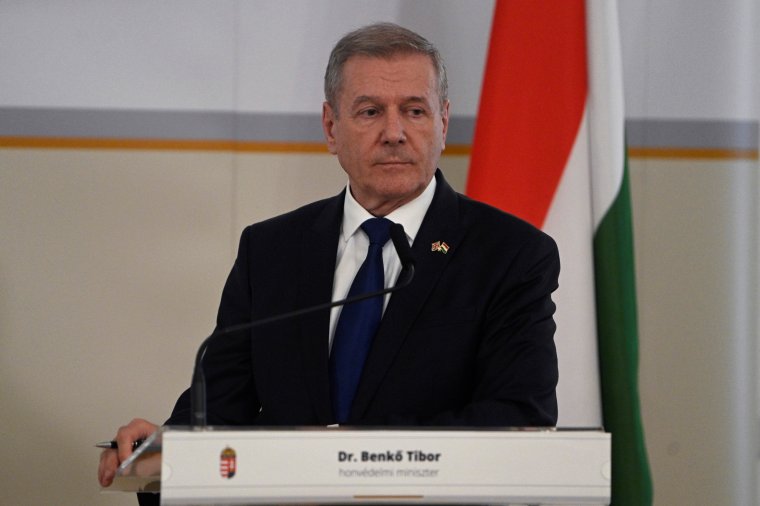 Honvédelmi miniszter: nincs szükség ezer fős NATO-kontingens állomásoztatására Magyarországon