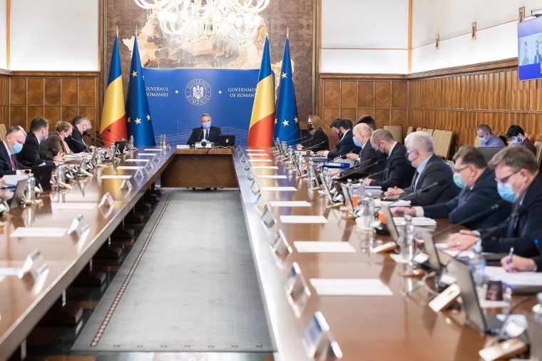 Emeli a kormány a kötelező magánnyugdíjalapba fizetendő járulékot