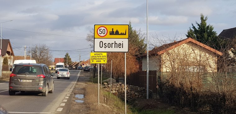Egynyelvűre „modernizált” helységnévtáblák: megfeledkezik az anyanyelvhasználatot biztosító törvényről az útügyi hatóság