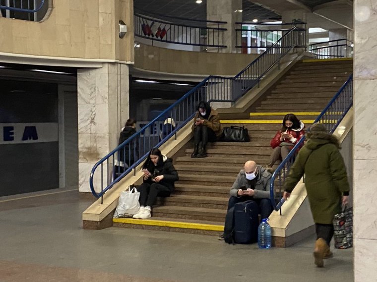 Éjszakai kijárási tilalom Kijevben, óvóhelyként használják a metrót Harkivban