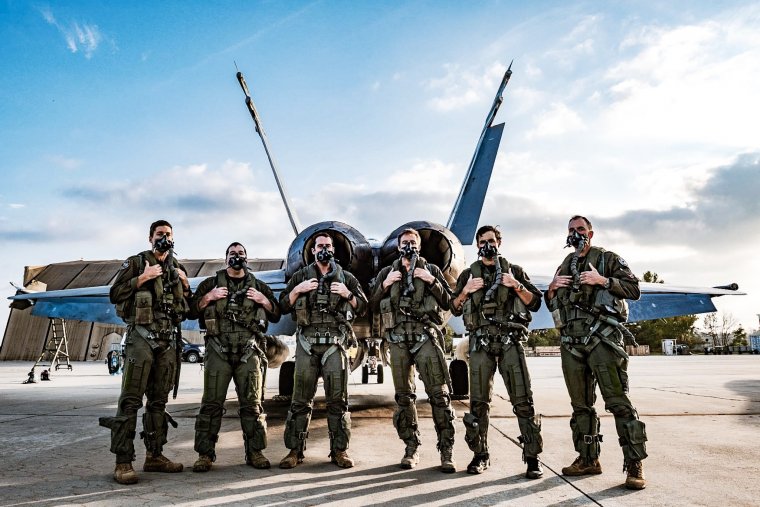 Csaknem ezer francia és belga katona érkezik Romániába, az olaszok vadászgépeket küldenek