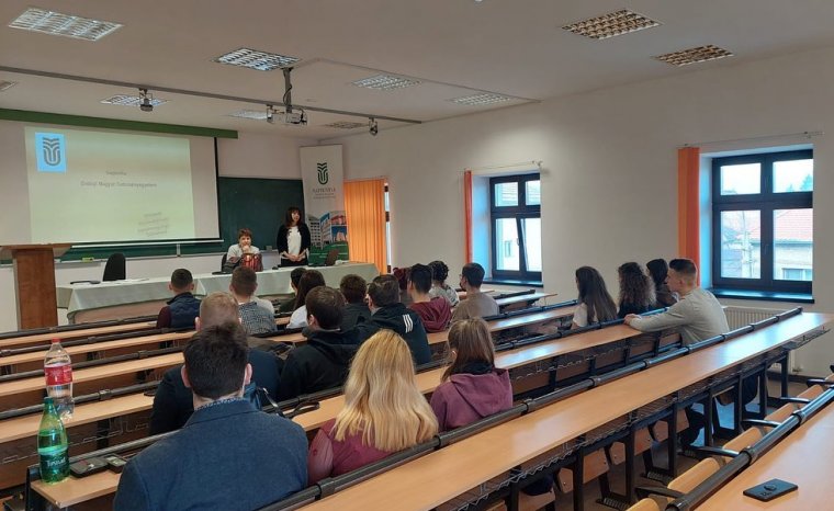 Visszatér az online térbe az aradi egyetem, a magyar intézmények kitartanak a jelenléti oktatás mellett