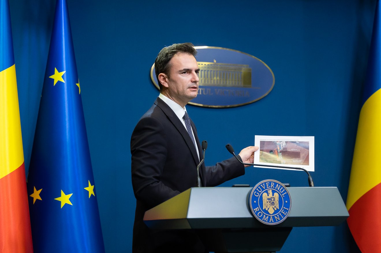 Dan Carbunaru kormányszóvivő jelentette be a bukaresti kabinet intézkedéseit •  Fotó: Gov.ro
