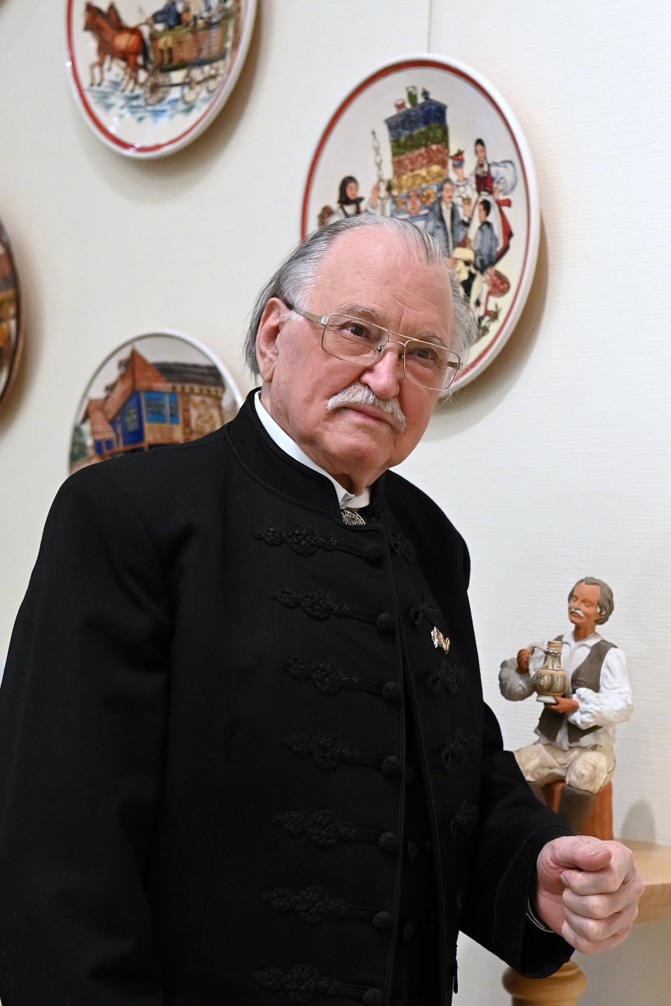 A nyolcvanéves Józsa János korondi fazekasmester budapesti kiállításának vasárnapi megnyitóján •  Fotó: Máthé Zoltán/MTI