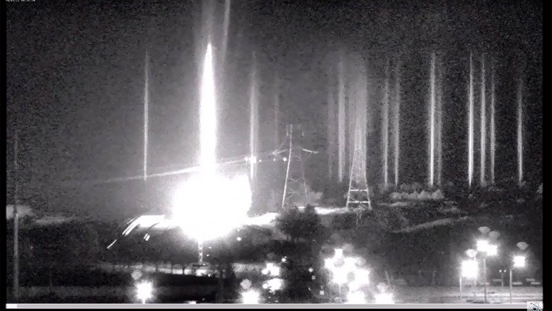 Az atomerőmű egyik melléképülete gyulladt ki az orosz csapatok támadása nyomán •  Fotó: Videófelvétel