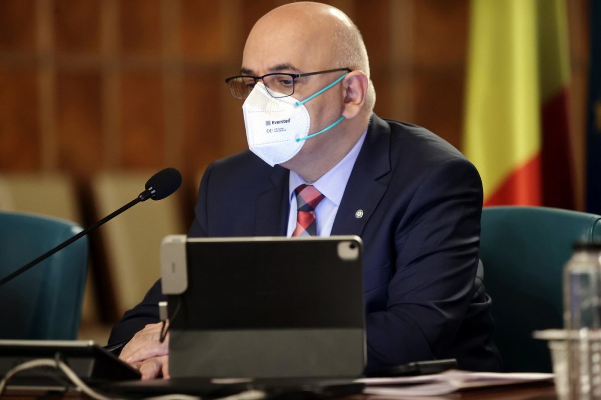 Raed Arafat belügyi államtitkár a csütörtöki sajtótájékoztatón •  Fotó: gov.ro