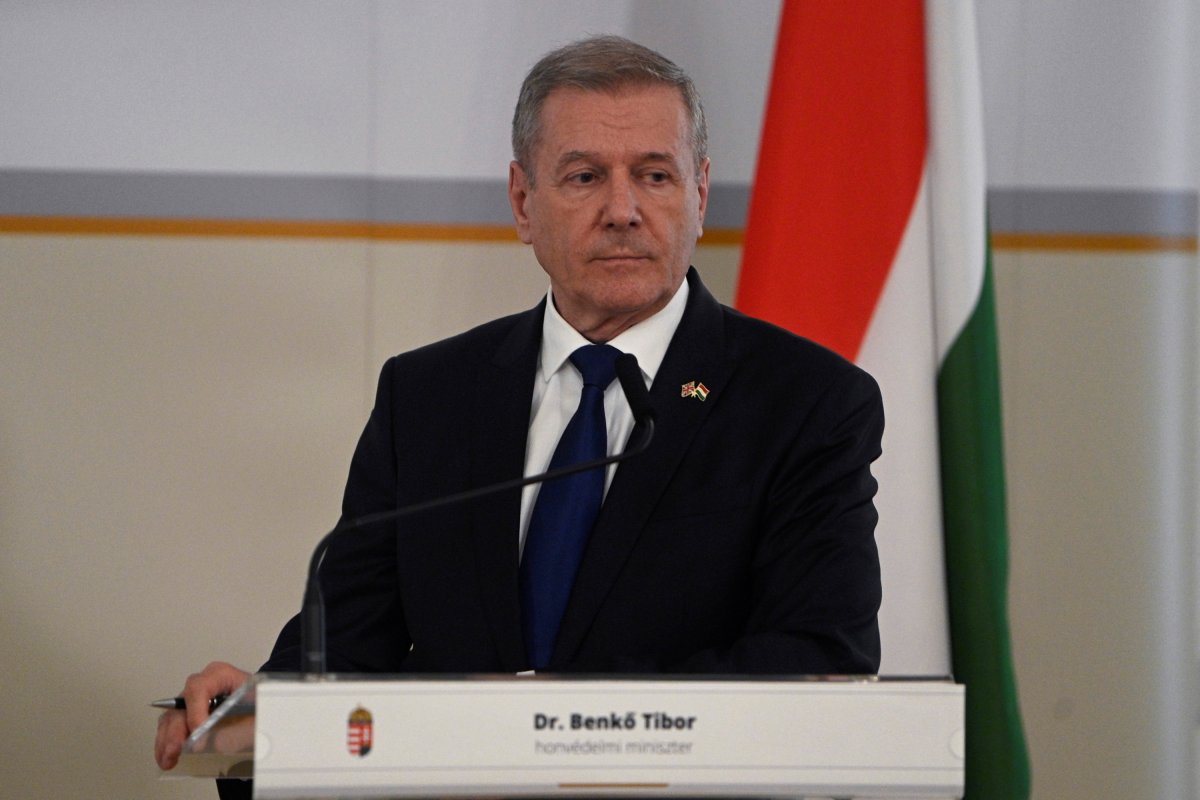 Benkő Tibor: nem szeretnénk, ha Magyarországra idegen erőt telepítenének •  Fotó: MTI/Balogh Zoltán