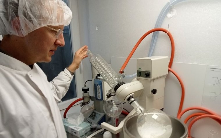 Mesterséges kaviár, virágporlikőr, rostfeldolgozás: nyugati kutatómunkája után itthon próbál szerencsét a kolozsvári biofizikus