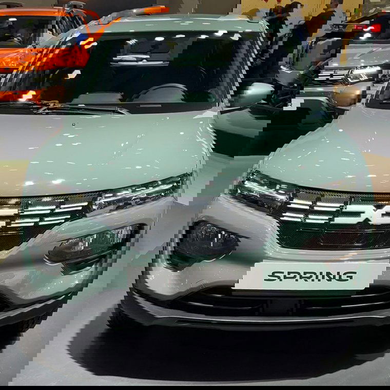 Ha új autó, továbbra is a Dacia a legnépszerűbb, közben egyre zöldül az autópiac