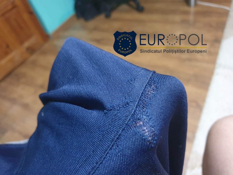 Alig egy hónap használat után megy szét a román rendőrök új egyenruhája
