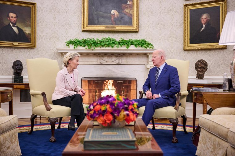 Az Egyesült Államok és az EU továbbra is Ukrajna mellett áll – erősítette meg Biden és Von der Leyen