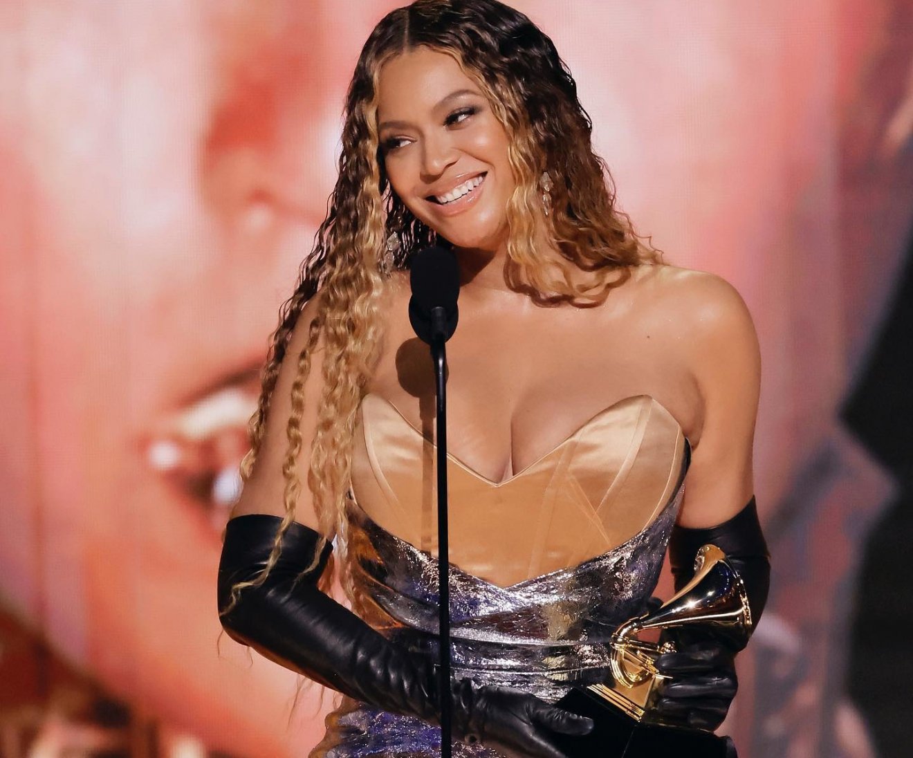 •  Fotó: Facebook/Recording Academy / GRAMMYs