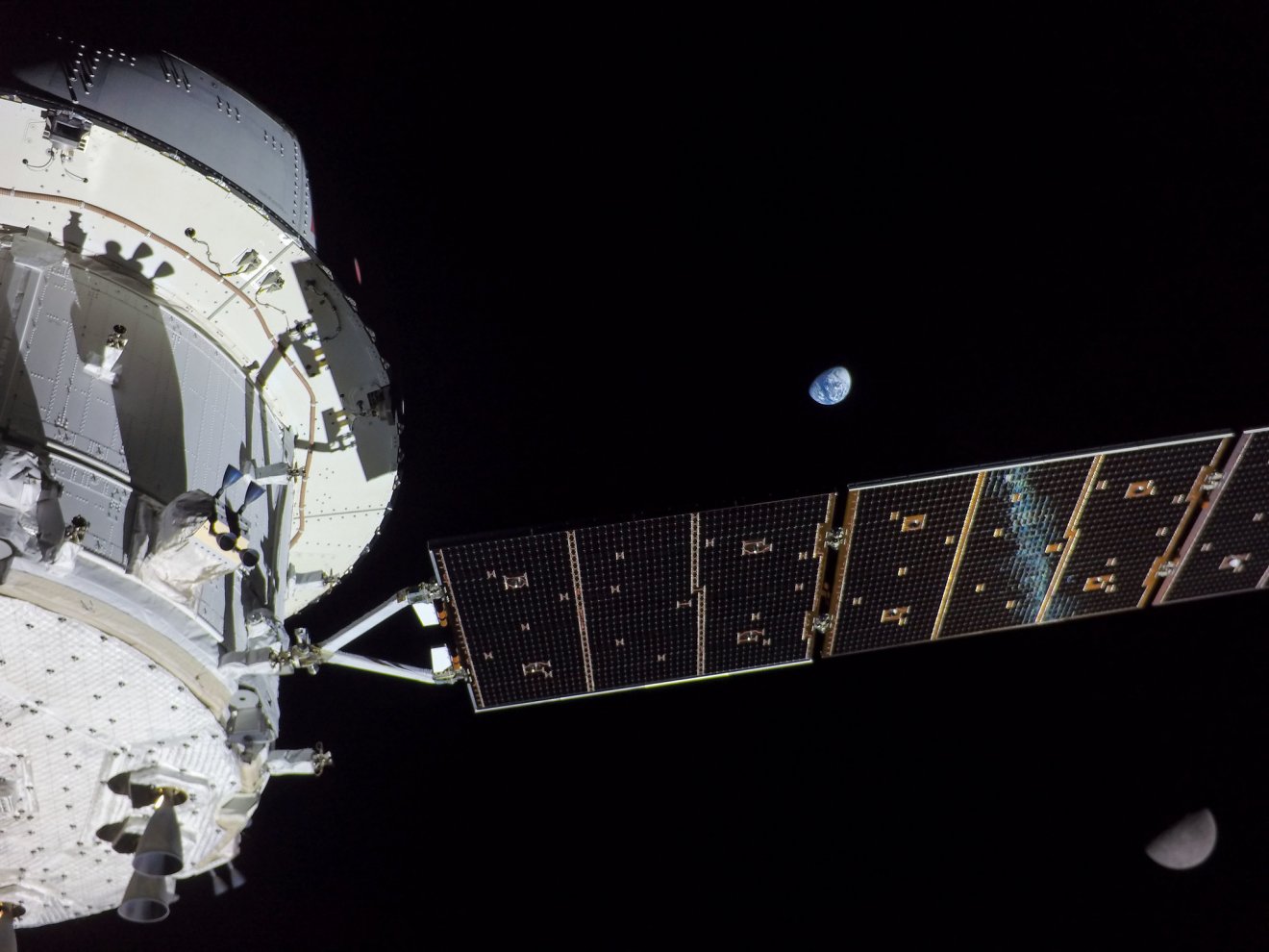 Az amerikai Hold-program űrrakétáját orrkúpjában az Orion űrhajó-egységgel tavaly novemberben a floridai Kennedy Űrközpontból bocsátották fel •  Fotó: Facebook/NASA - National Aeronautics and Space Administration