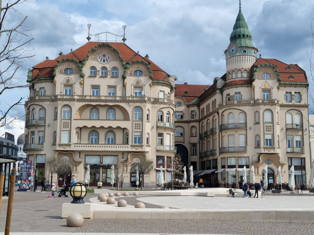 Nagyvárad szimbóluma, a szecessziós építészet emblematikus alkotása: a Fekete Sas palota •  Fotó: Bálint Eszter