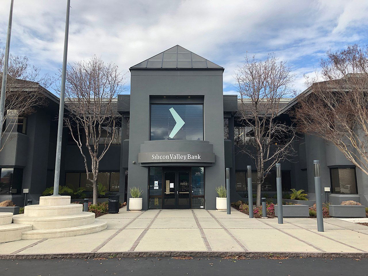 Az amerikai Silicon Valley Bank (SVB) összeomlása a második legnagyobb bankcsőd az amerikai pénzügyi rendszer történetében, és a legnagyobb a 2008-as válság óta •  Fotó: Wikipédia/Minh Nguyen
