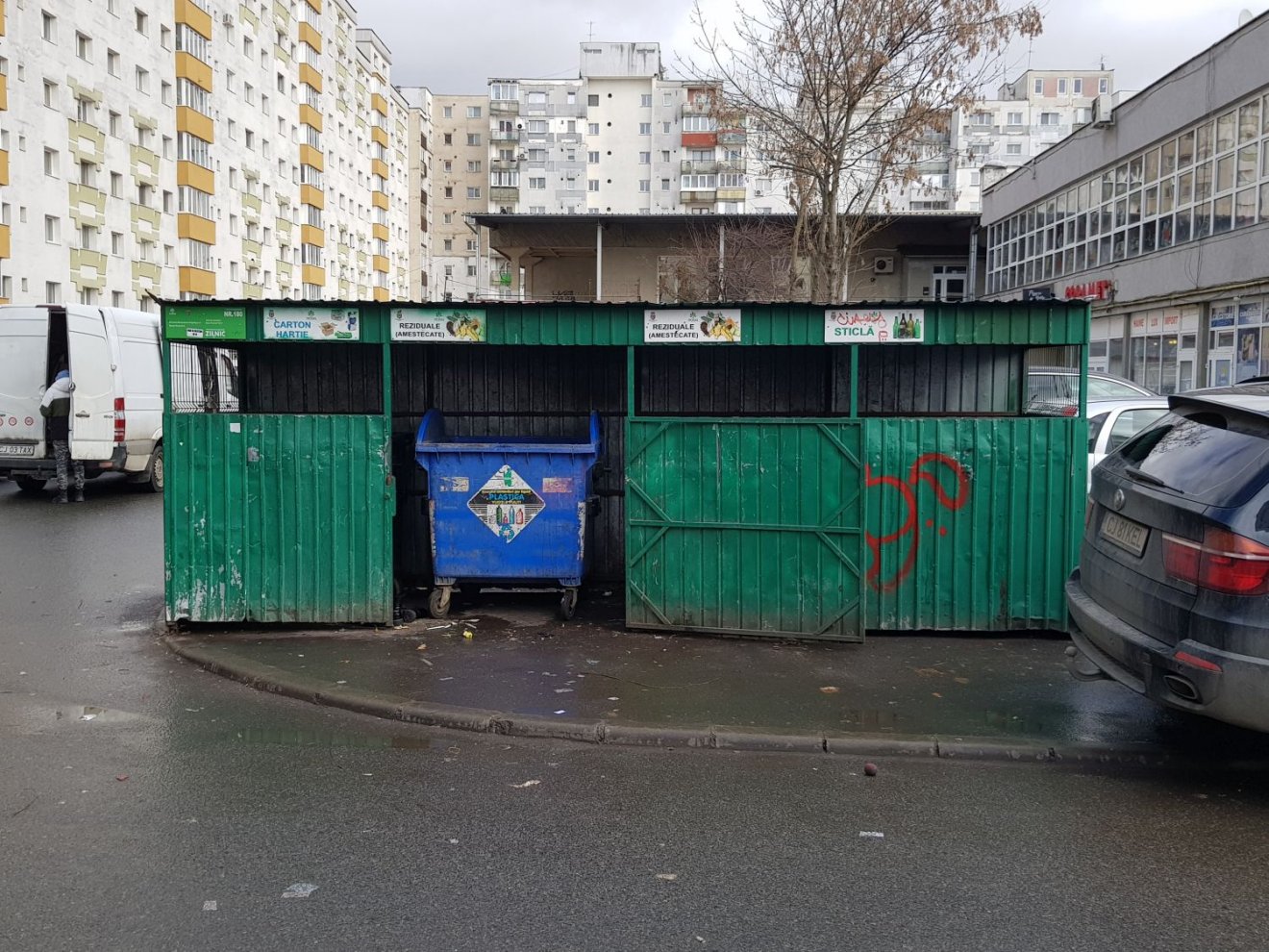 A Monostor negyedben csütörtökön nem volt gond, elszállították a háztartási hulladékot •  Fotó: Rostás Szabolcs