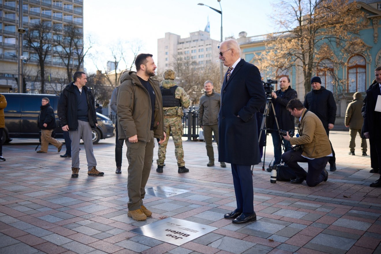 Volodimir Zelenszkij ukrán államfő Joe Biden amerikai elnökkel Kijevben •  Fotó: Ukrán elnöki hivatal