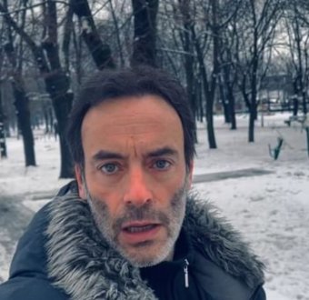 Nagyváradról posztolt Alain Delon fia, egy helyi pap által rendezett film forgatására érkezett