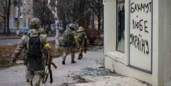 Az oroszok szerint eldőlt Bahmut sorsa, Putyin gratulált a város bevételéhez