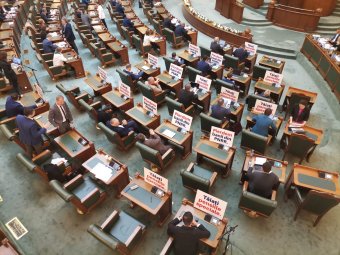 Fel se merült a különleges nyugdíjak eltörlése a juttatásokat szabályozó törvény szenátusi szavazásán