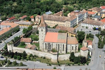 A 175 éve történt nagyenyedi vérengzésre emlékeznek fáklyás felvonulással a Bethlen Gábor Kollégium udvarán