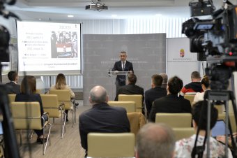 Potápi: 100 ezer forintra emelkedik a külhoni magyar gyerekek oktatási-nevelési támogatása