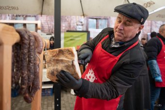 Nem mindenütt a hagyományosra esküsznek, a szalonnakészítést is utolérte az innováció