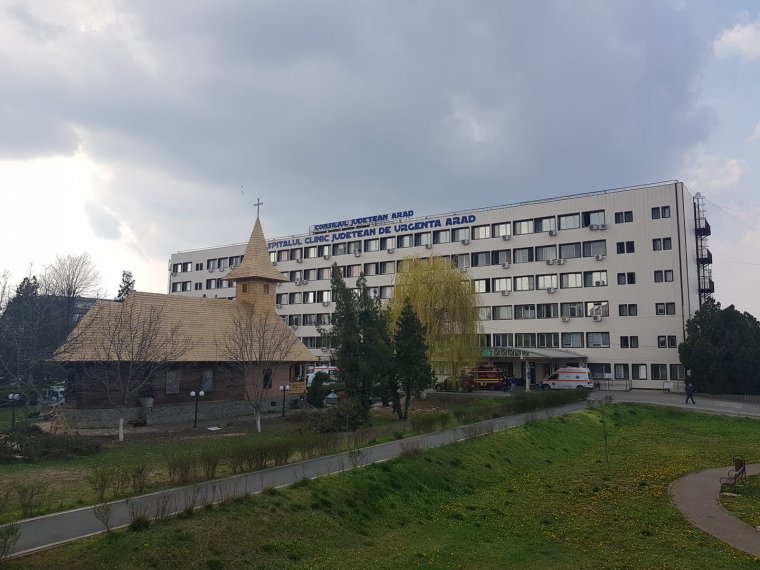 Saját költségén felújított szülészeti kórtermet adott át nők napján egy aradi orvosnő