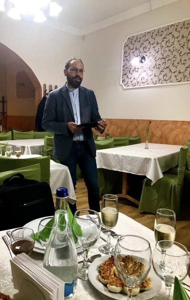 A gasztronómiában jártas Fehér Attila esperes tartotta a Petőfi kulináris ízléséről szóló előadást •  Fotó: Fehér Attila/Facebook