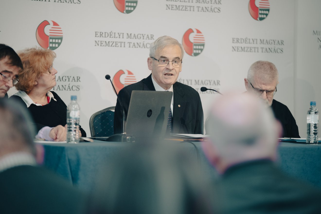 Tőkés László szerint Románia 33 évvel a rendszerváltás után sem képes felzárkózni a nemzetközi normákhoz a kisebbségi jogok tekintetében •  Fotó: Tőkés László sajtóirodája