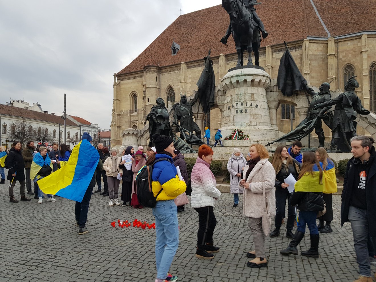 Gyertyát gyújtottak a háború áldozatainak emlékére Kolozsváron •  Fotó: Rostás Szabolcs