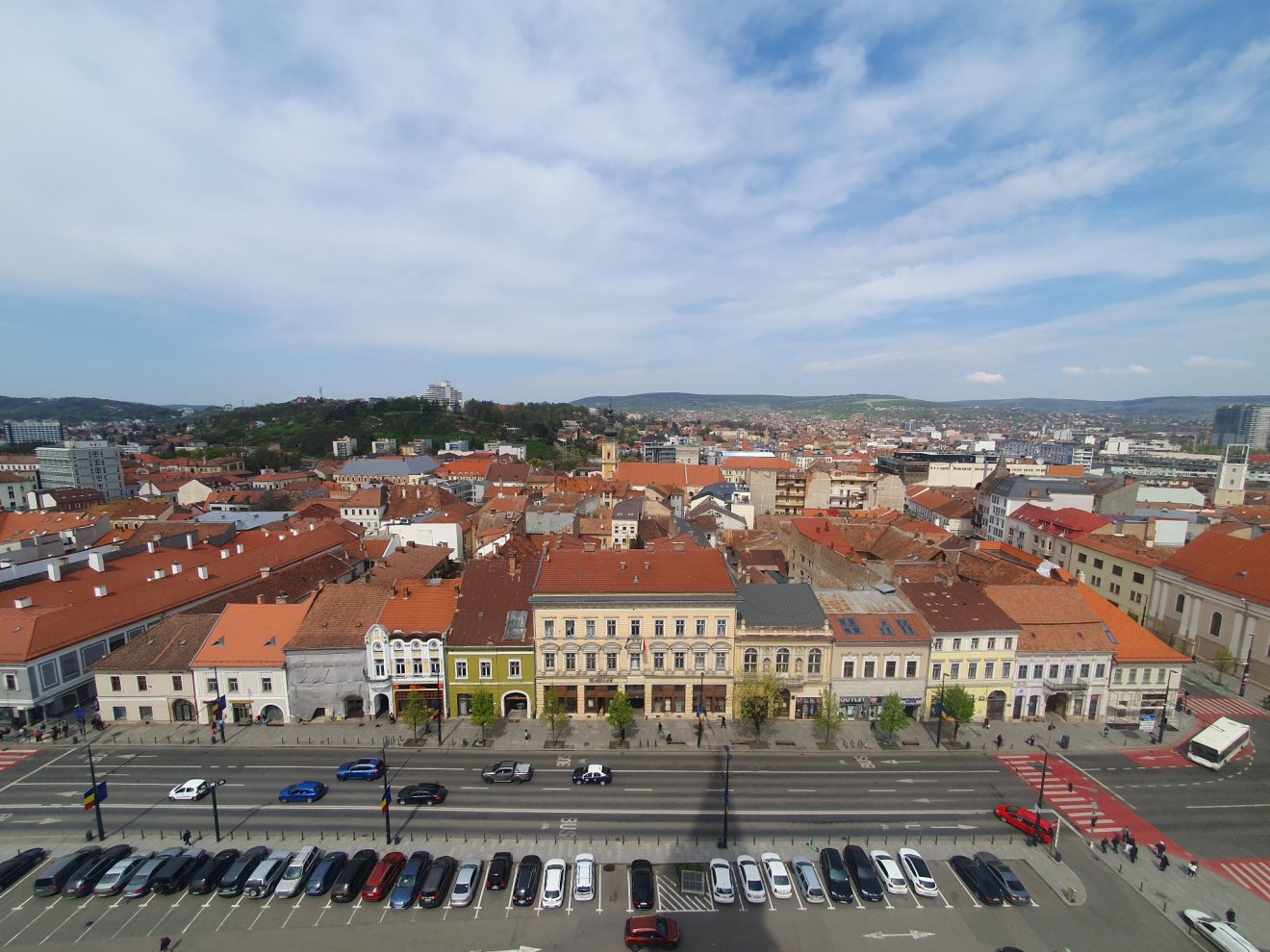 A Szent Mihály-templom körül álló patinás épületeket is meg lehet figyelni a magasból •  Fotó: Bőjte Csongor