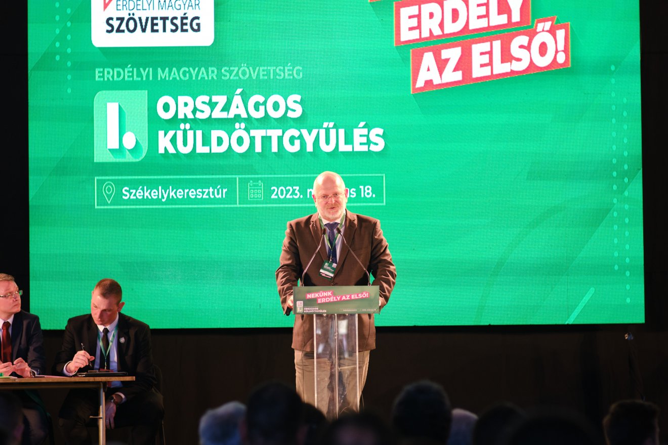 Zakariás Zoltán szerint a közösségeket nagy veszély, a szétesés veszélye fenyegeti •  Fotó: Erdélyi Magyar Szövetség