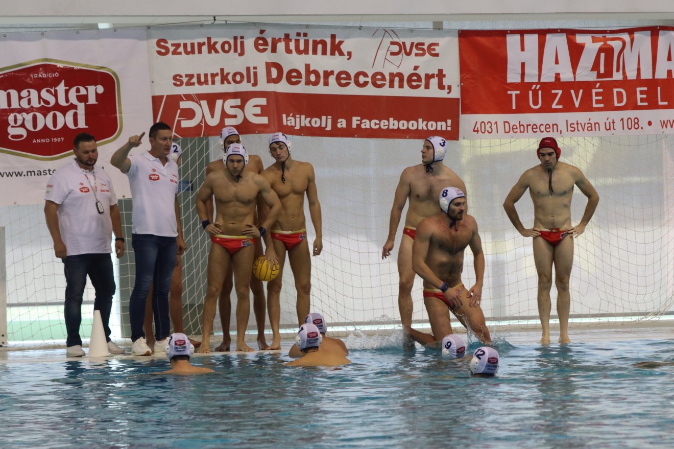 Sokoldalú pólósok. A DVSE-Master Good játékosai tanulnak vagy dolgoznak a vízilabdázás mellett •  Fotó: Debreceni Vízilabda Klub DVSE