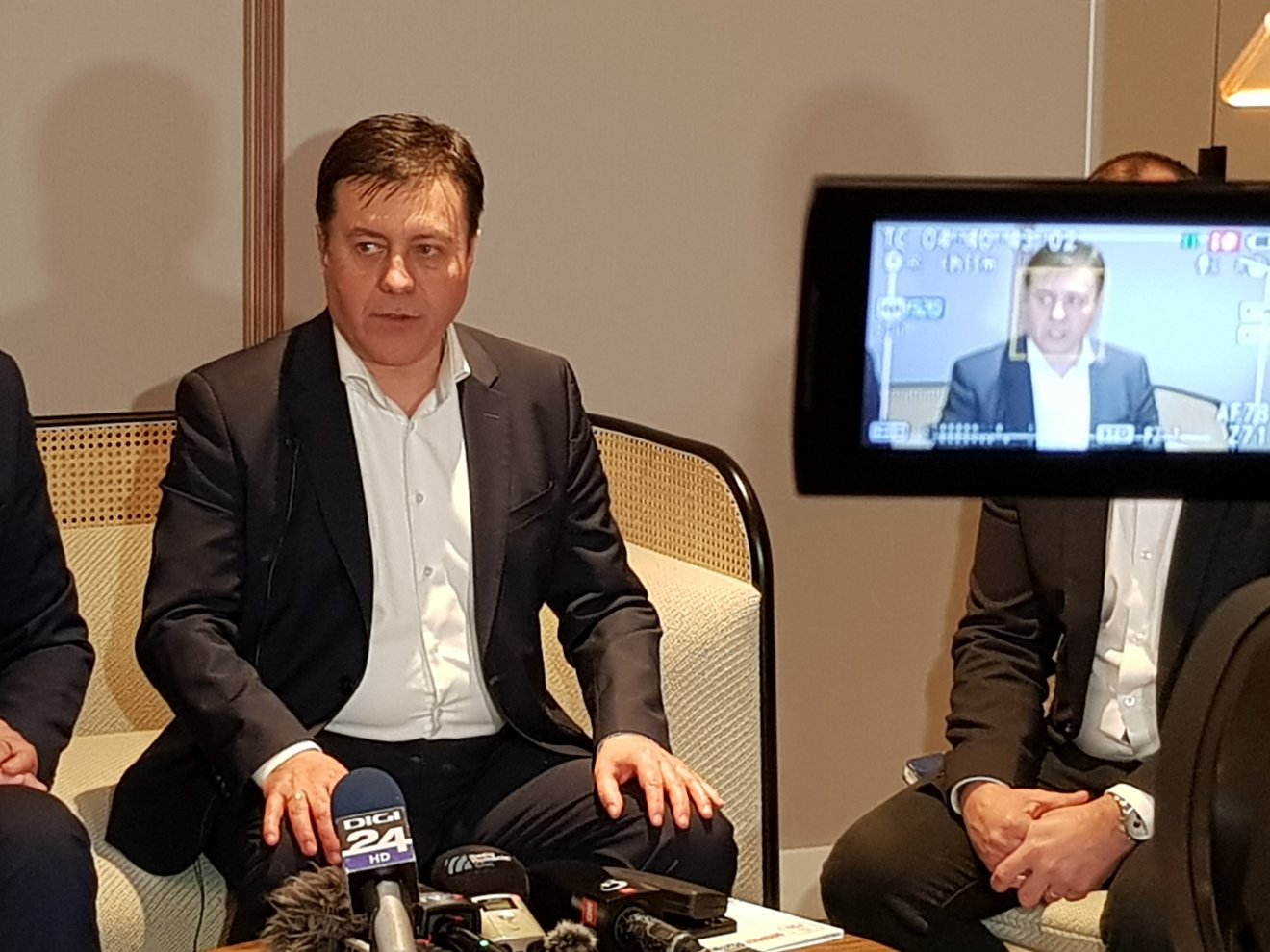 Florin Spătaru gazdasági minisztert nemigen hatja meg az erdélyi gazdáknak, vállalkozóknak Magyarországról nyújtott támogatás •  Fotó: Rostás Szabolcs