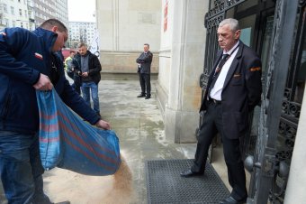 A gabona után az ukrán élelmiszerekre is tilalmat vezettek be a lengyelek