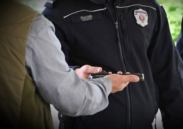 Tömegesen szolgáltatják be illegálisan tartott fegyvereiket a szerbek
